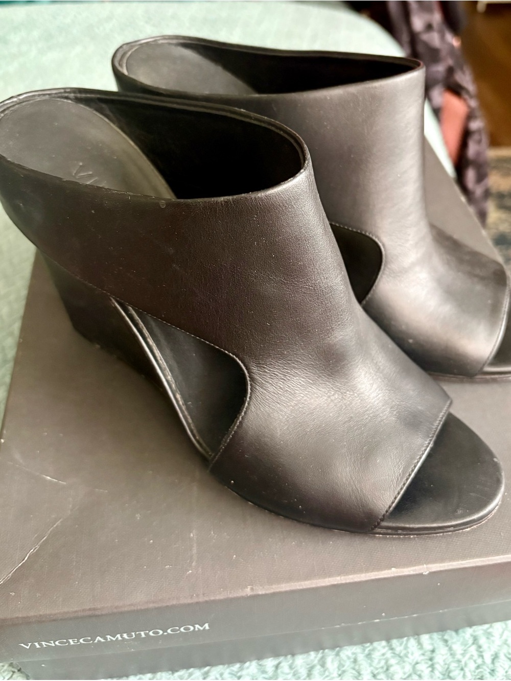 Vero Cuoio Black Leather Peep-Toe Wedge Mules